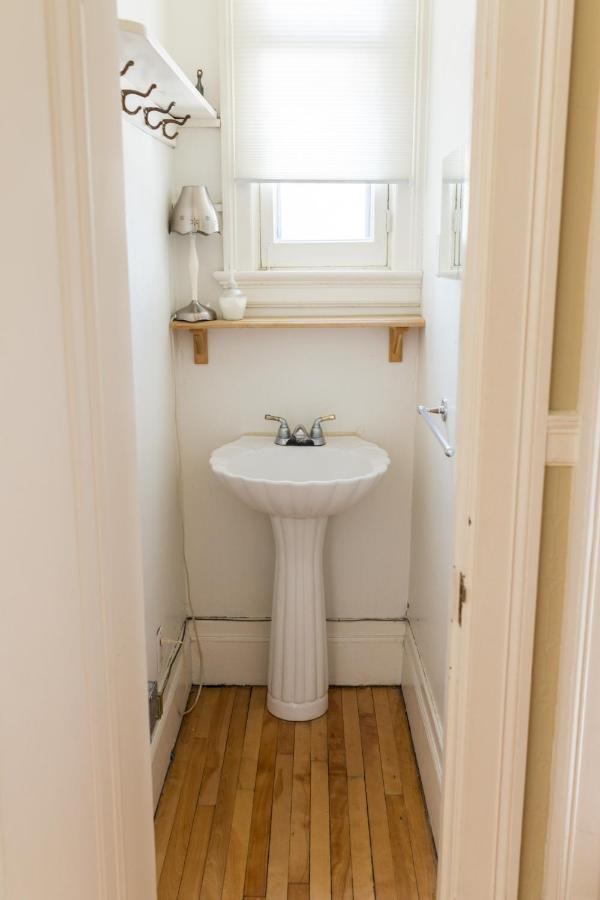 Le 9 Et Demi Bed & Breakfast มอนทรีอัล ภายนอก รูปภาพ