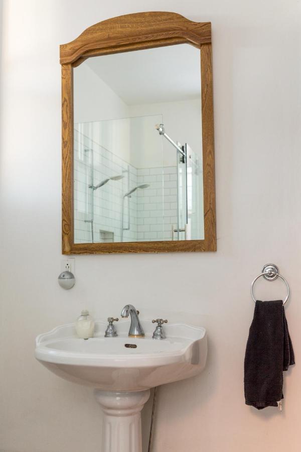 Le 9 Et Demi Bed & Breakfast มอนทรีอัล ภายนอก รูปภาพ